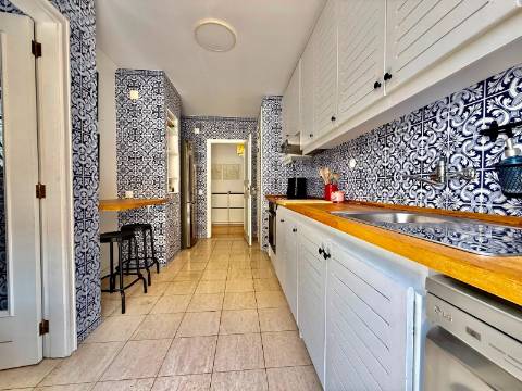 Apartamento T2 MOBILADO, no último piso, em Soares dos Reis!