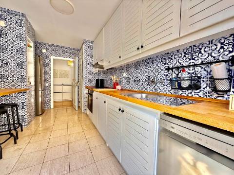 Apartamento T2 MOBILADO, no último piso, em Soares dos Reis!