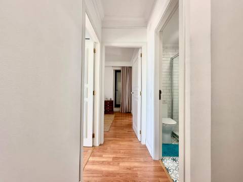 Apartamento T2 MOBILADO, no último piso, em Soares dos Reis!