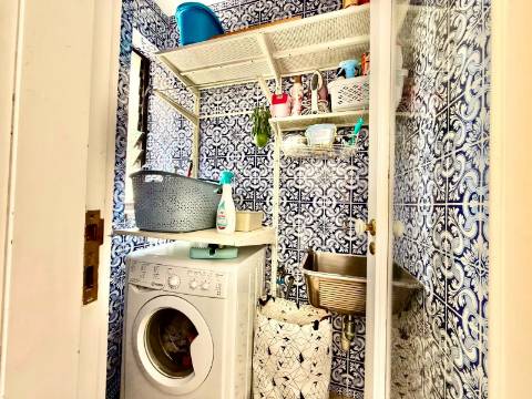Apartamento T2 MOBILADO, no último piso, em Soares dos Reis!
