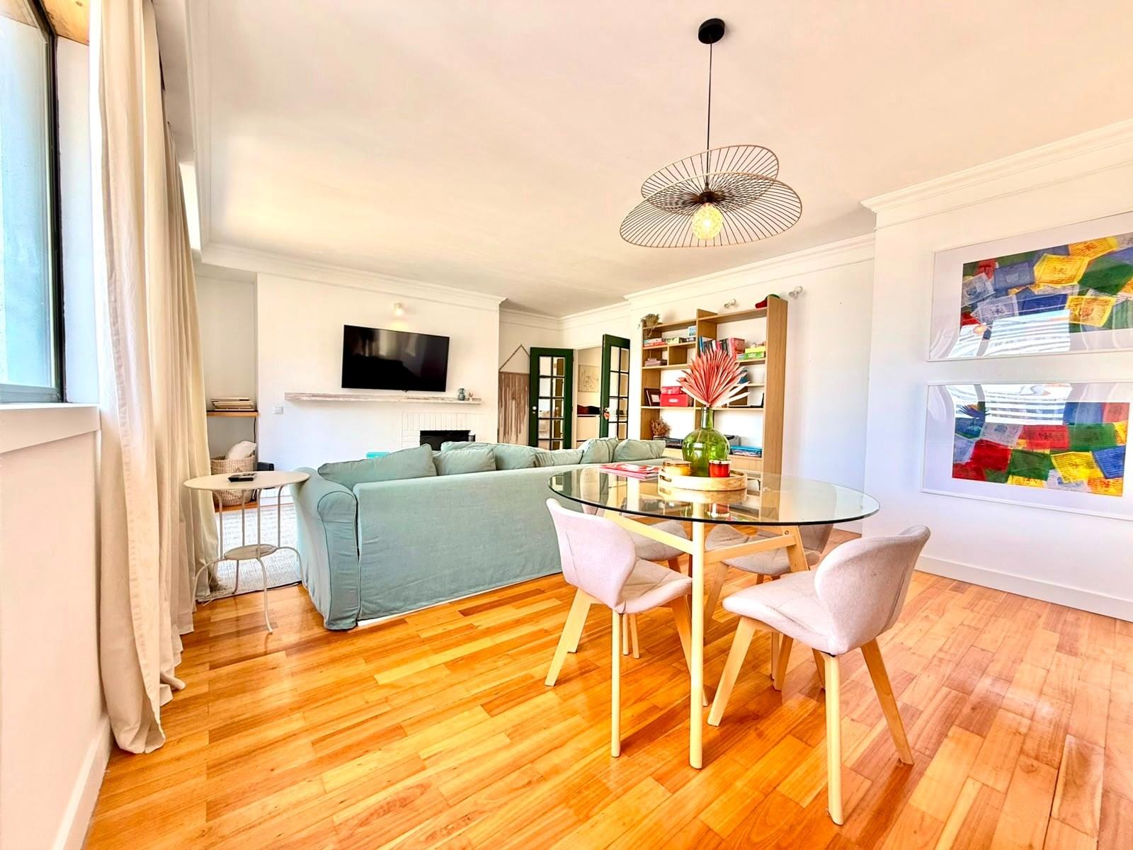 Apartamento T2 MOBILADO, no último piso, em Soares dos Reis!