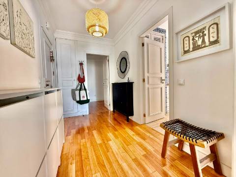 Apartamento T2 MOBILADO, no último piso, em Soares dos Reis!