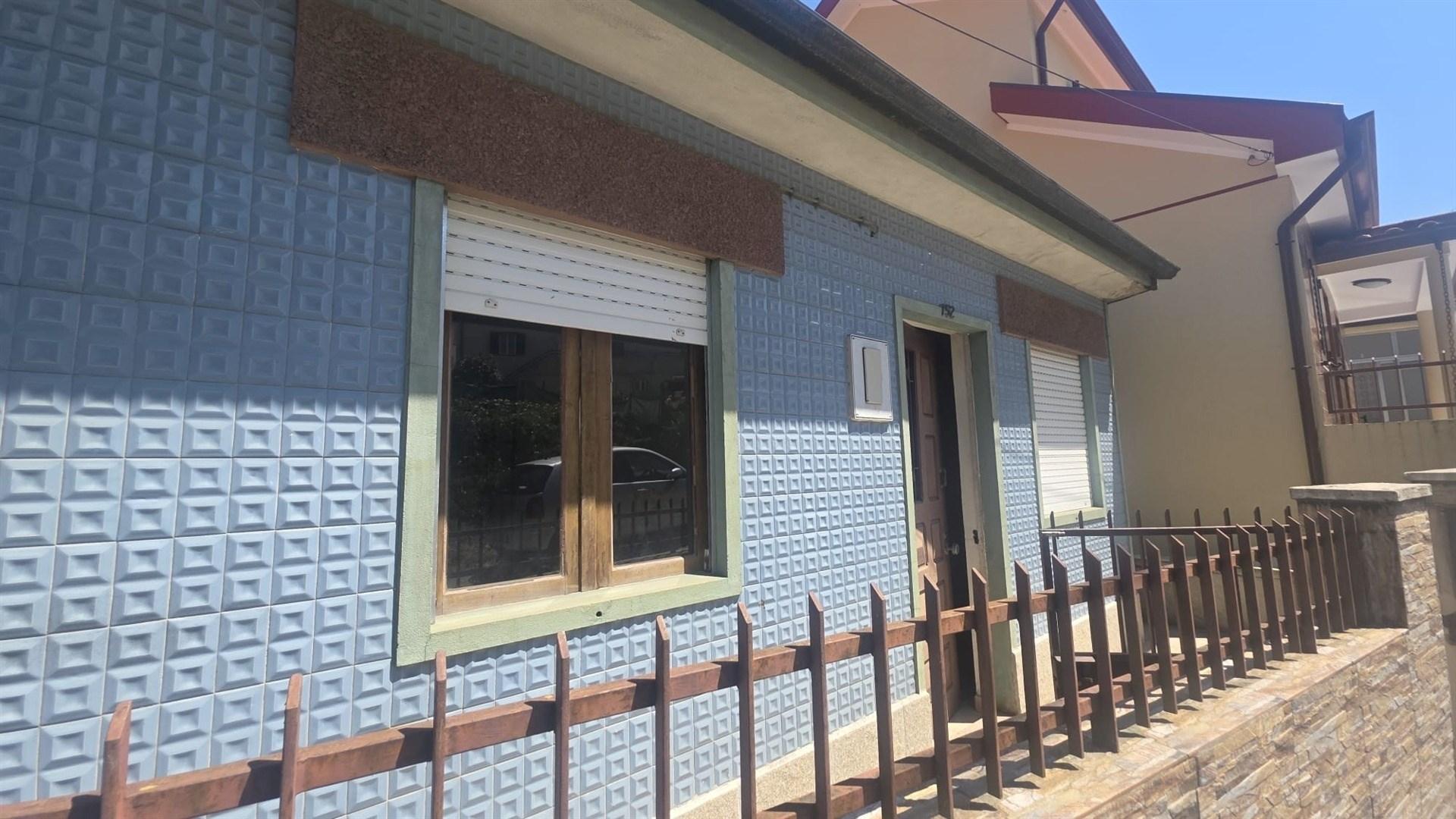 Moradia T2 + T2, em São Pedro da Cova, Gondomar - Oportunidade de Investimento!