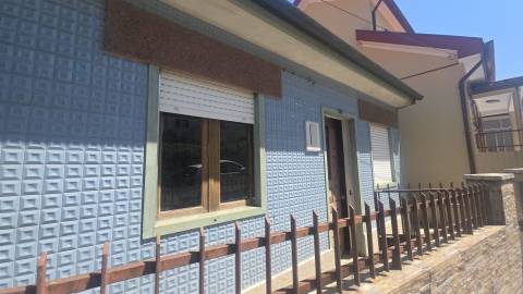Moradia T2 + T2, em São Pedro da Cova, Gondomar - Oportunidade de Investimento!