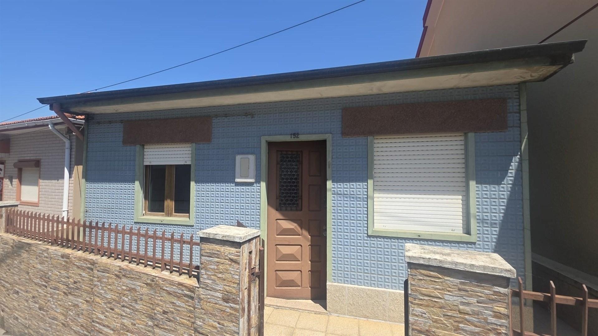 Moradia T2 + T2, em São Pedro da Cova, Gondomar - Oportunidade de Investimento!