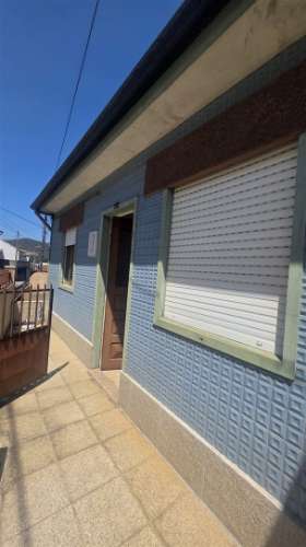 Moradia T2 + T2, em São Pedro da Cova, Gondomar - Oportunidade de Investimento!