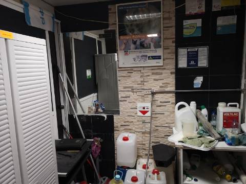Loja comercial com 82 m2 com montra e boa visibilidade. Póvoa de Varzim | Nova Imobiliária
