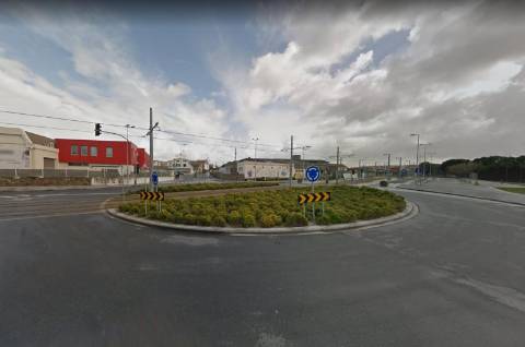 Loja comercial com 82 m2 com montra e boa visibilidade. Póvoa de Varzim | Nova Imobiliária