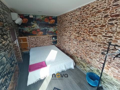Moradia T6+1 com 2 pisos, bem localizada e com frente para duas ruas | NOVA Imobiliária