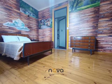 Moradia T6+1 com 2 pisos, bem localizada e com frente para duas ruas | NOVA Imobiliária