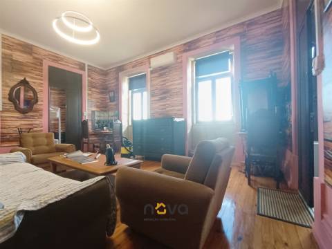 Moradia T6+1 com 2 pisos, bem localizada e com frente para duas ruas | NOVA Imobiliária
