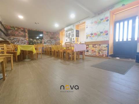 Moradia T6+1 com 2 pisos, bem localizada e com frente para duas ruas | NOVA Imobiliária
