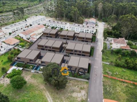 Excelentes moradias T3+1 de LUXO situadas a 900m da praia | NOVA Imobiliária
