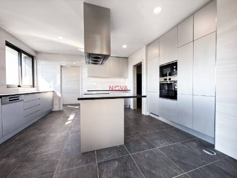 Apartamento T4 Venda em Ramalde,Porto