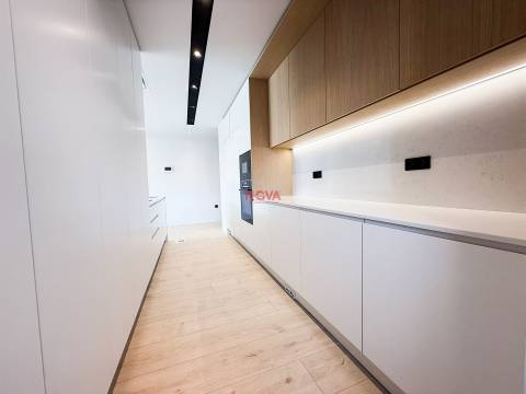 Apartamento T3 Venda em Gondomar (São Cosme), Valbom e Jovim,Gondomar