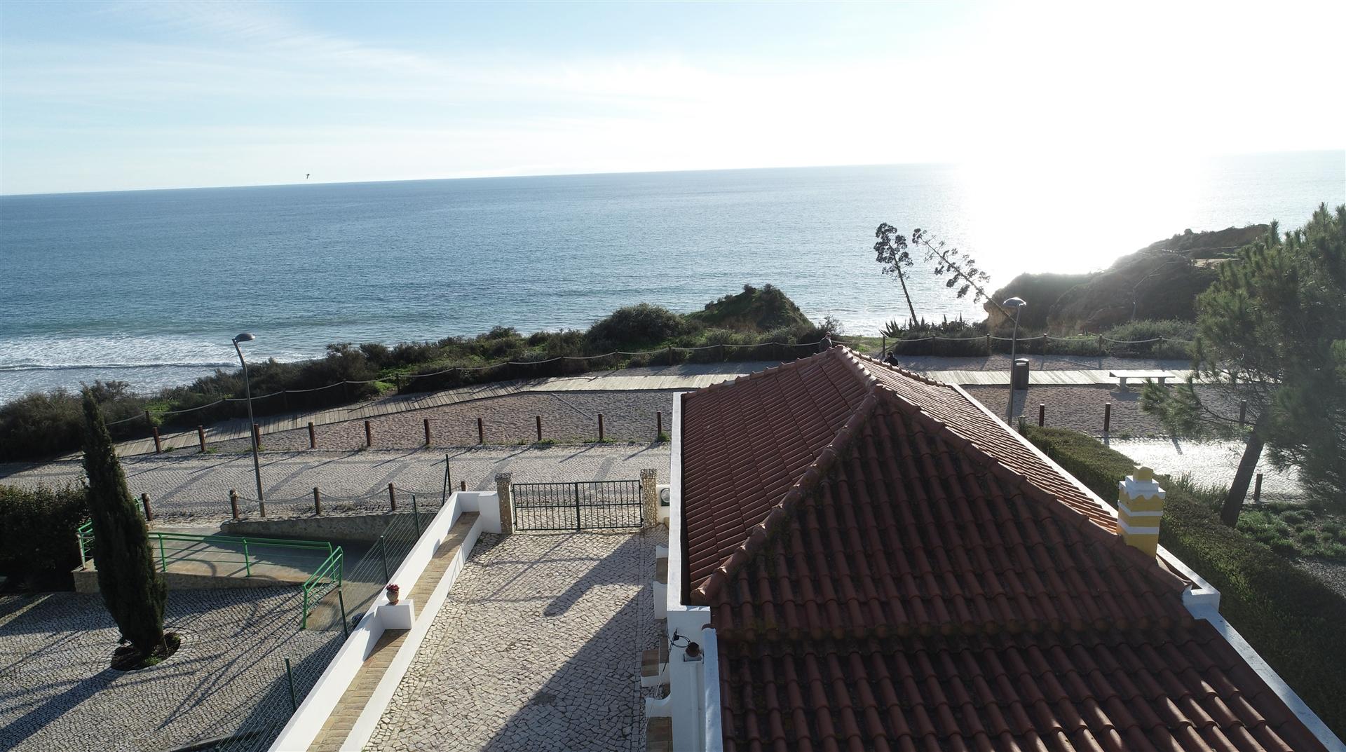 Casa Rústica c/ Lote de terreno 1ª linha Praia da Rocha.