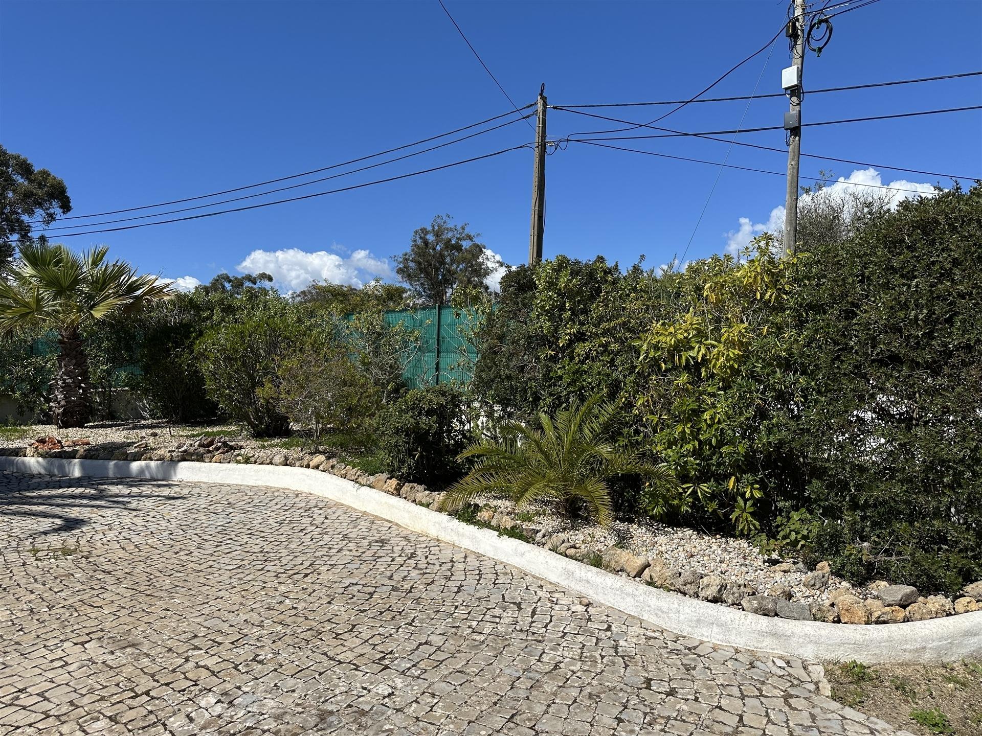 Encantadora Moradia T3 com Piscina em Localização Privilegiada em Carvoeiro