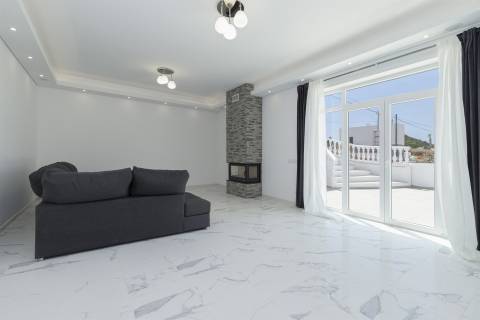 Moradia T4 isolada, completamente renovada, com piscina, no Rasmalho, Portimão