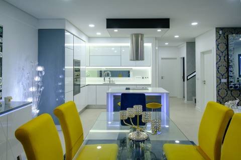 Luxuosa Moradia T4, Aroeira, Almada