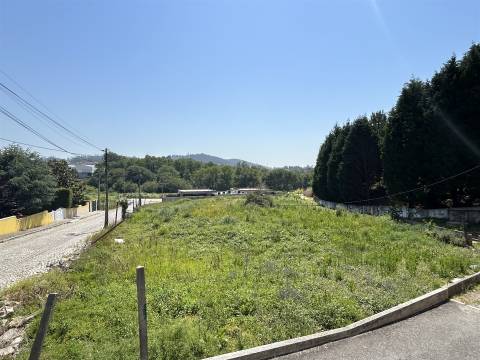 Terreno p/ Construção 8 Moradias Térreas T1 em Perosinho