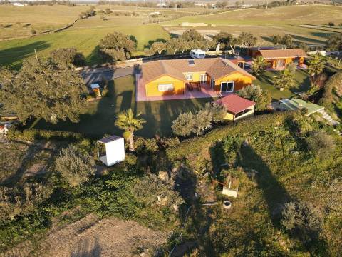 Moradia T5+1 com jardim em Almodôvar