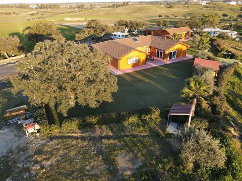 Moradia T5+1 com jardim em Almodôvar