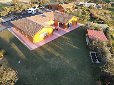 Moradia T5+1 com jardim em Almodôvar