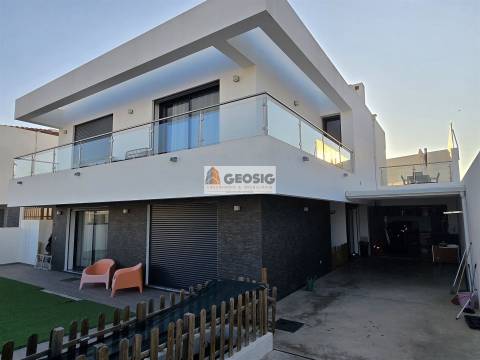 Moradia Isolada T3+1 Venda em Almodôvar e Graça dos Padrões,Almodôvar