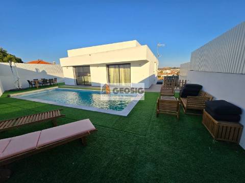 Moradia Isolada T3+1 Venda em Almodôvar e Graça dos Padrões,Almodôvar