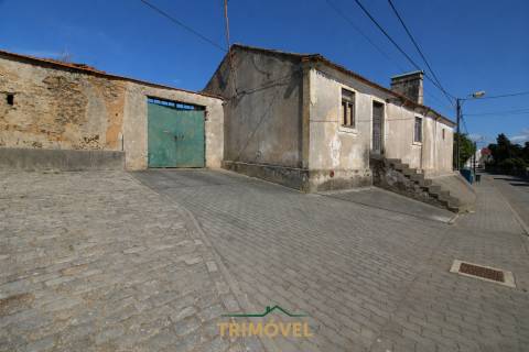 Terreno urbano com moradia antiga em Válega, Ovar