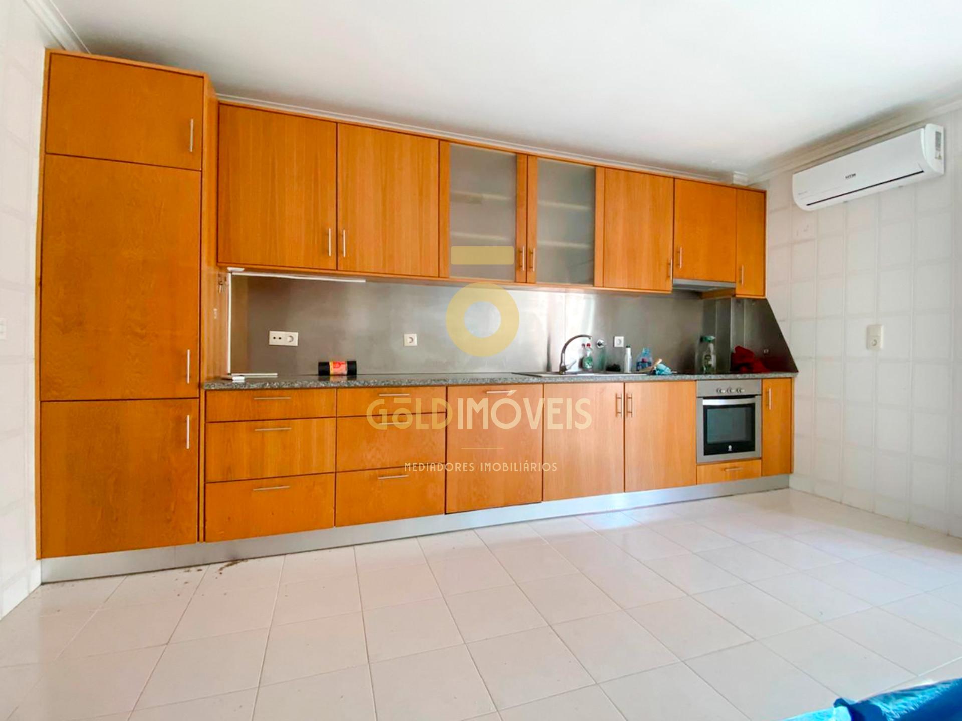 Apartamento T3 Arrendamento em Oliveira de Azeméis, Santiago de Riba-Ul, Ul, Macinhata da Seixa e Madail,Oliveira de Azeméis