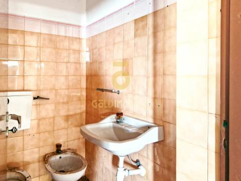 Armazém  Venda em Oliveira de Azeméis, Santiago de Riba-Ul, Ul, Macinhata da Seixa e Madail,Oliveira de Azeméis