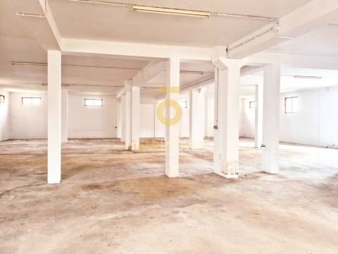 Armazém  Venda em Oliveira de Azeméis, Santiago de Riba-Ul, Ul, Macinhata da Seixa e Madail,Oliveira de Azeméis