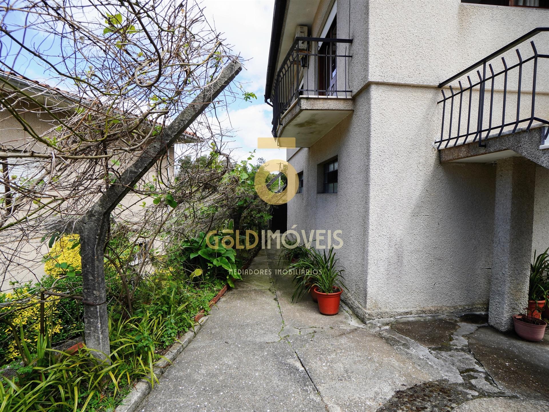 Moradia Isolada T3 Venda 
<!DOCTYPE html>
<html lang=