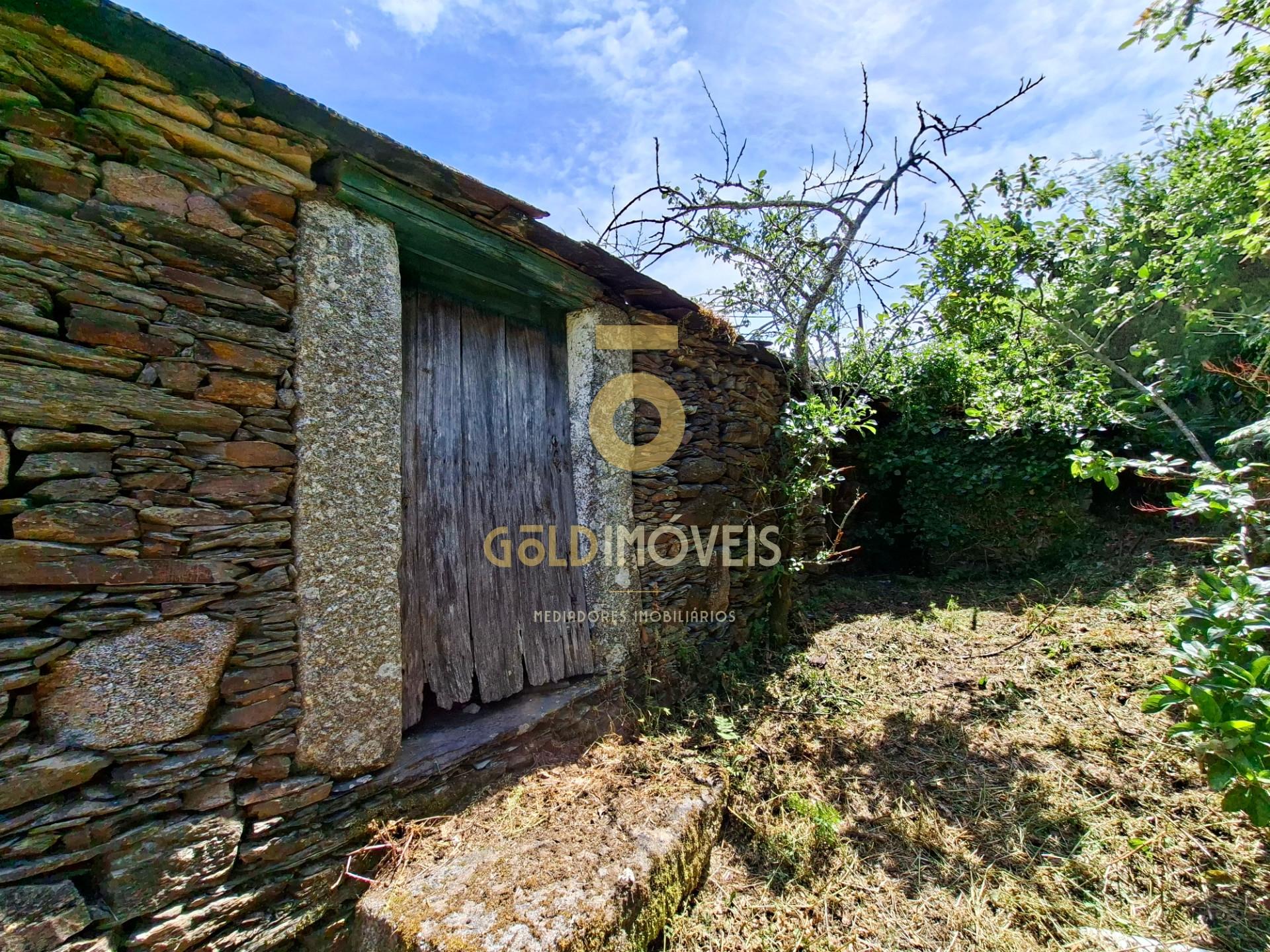 Moradia Devoluta T2 Venda em Real,Castelo de Paiva