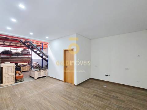 Armazém  Venda em Fiães,Santa Maria da Feira