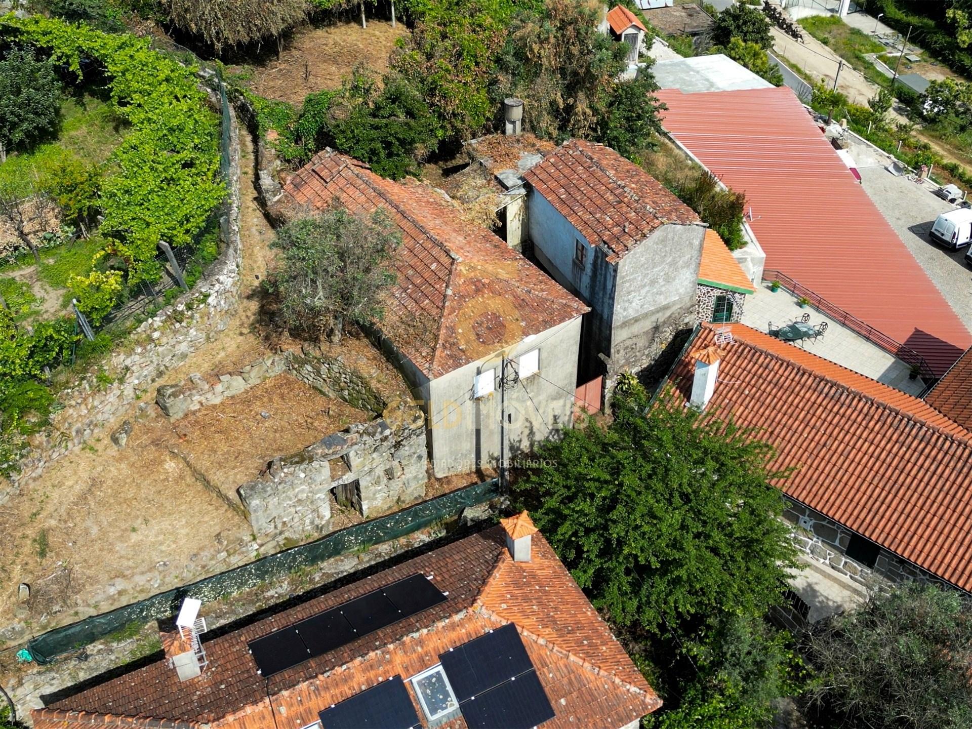 Moradia para Restaurar T2 Venda em Fornelos,Cinfães