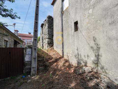 Moradia para Restaurar T2 Venda em Fornelos,Cinfães