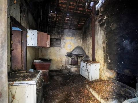 Moradia para Restaurar T2 Venda em Fornelos,Cinfães