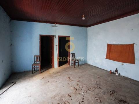 Moradia para Restaurar T2 Venda em Fornelos,Cinfães