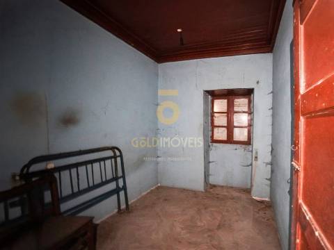 Moradia para Restaurar T2 Venda em Fornelos,Cinfães