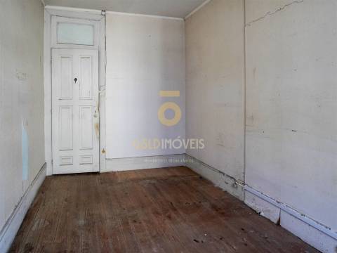 Moradia para Restaurar T4 Venda em Cedofeita, Santo Ildefonso, Sé, Miragaia, São Nicolau e Vitória,Porto