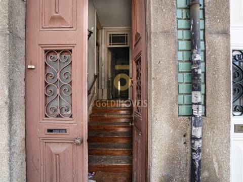 Moradia para Restaurar T4 Venda em Cedofeita, Santo Ildefonso, Sé, Miragaia, São Nicolau e Vitória,Porto