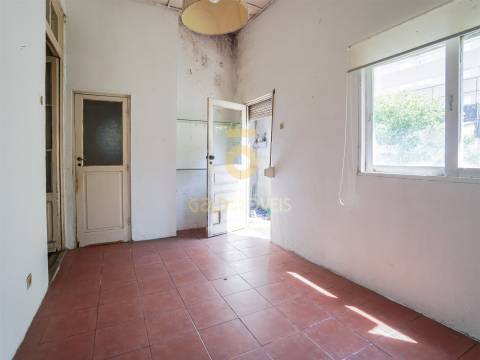 Moradia para Restaurar T4 Venda em Cedofeita, Santo Ildefonso, Sé, Miragaia, São Nicolau e Vitória,Porto