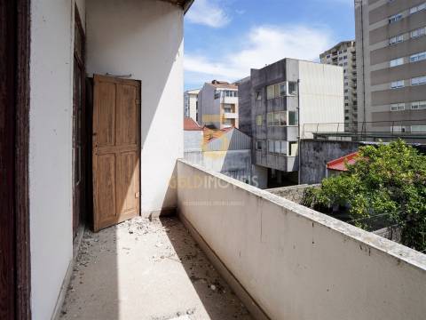 Moradia para Restaurar T4 Venda em Cedofeita, Santo Ildefonso, Sé, Miragaia, São Nicolau e Vitória,Porto