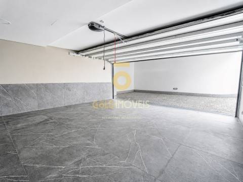 Moradia Geminada T4 Venda em Santa Maria da Feira, Travanca, Sanfins e Espargo,Santa Maria da Feira