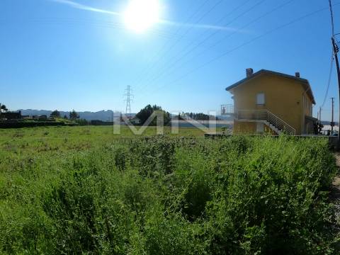 Terreno plano - 2.050m² - Viabilidade para casa Terrea