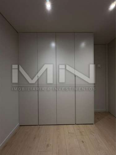 Exclusividade e Modernidade no Centro de Gondomar: Apartamento T1 Novo com Terraço