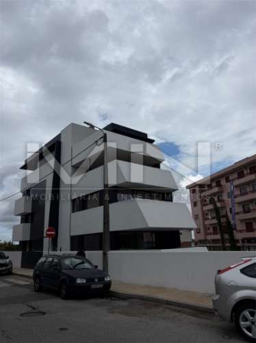 Exclusividade e Modernidade no Centro de Gondomar: Apartamento T1 Novo com Terraço