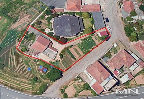 Mini Quinta com Construção Robusta, Poço, Adega e Viabilidade para Segunda Habitação